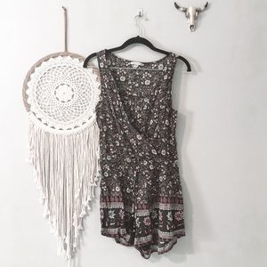 3/$30 •American Eagle floral print wrap romper•